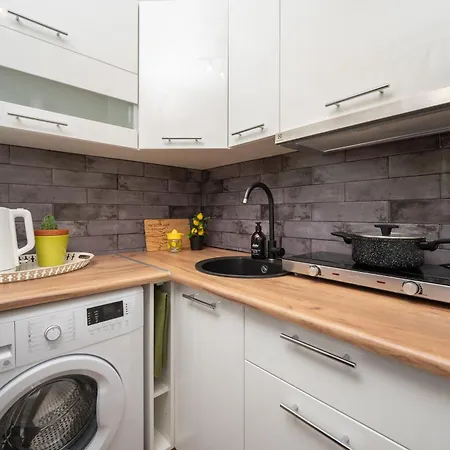 Апартаменты Cozy With Self Check-in & Free Parking *