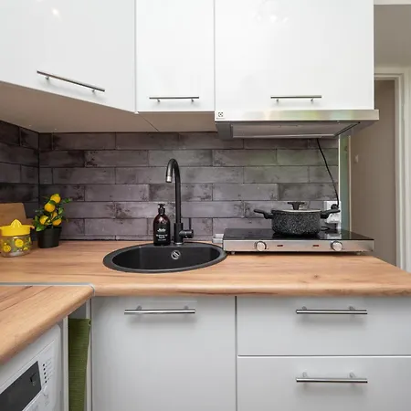 Cozy With Self Check-in & Free Parking Apartman *
