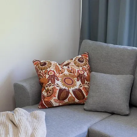 Cozy With Self Check-in & Free Parking Апартаменты *