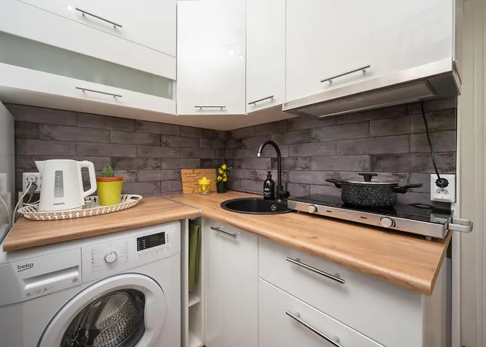 Апартаменти Cozy With Self Check-in & Free Parking *